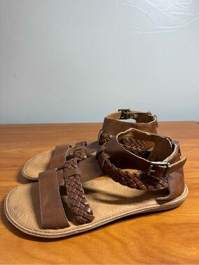 B.O.C. Melinda Brown Flat Gladiator Sandal Braided Detail Brown Zip Up Casual W7